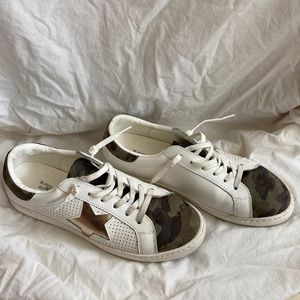 Vintage Havana white & camo sneakers size 9